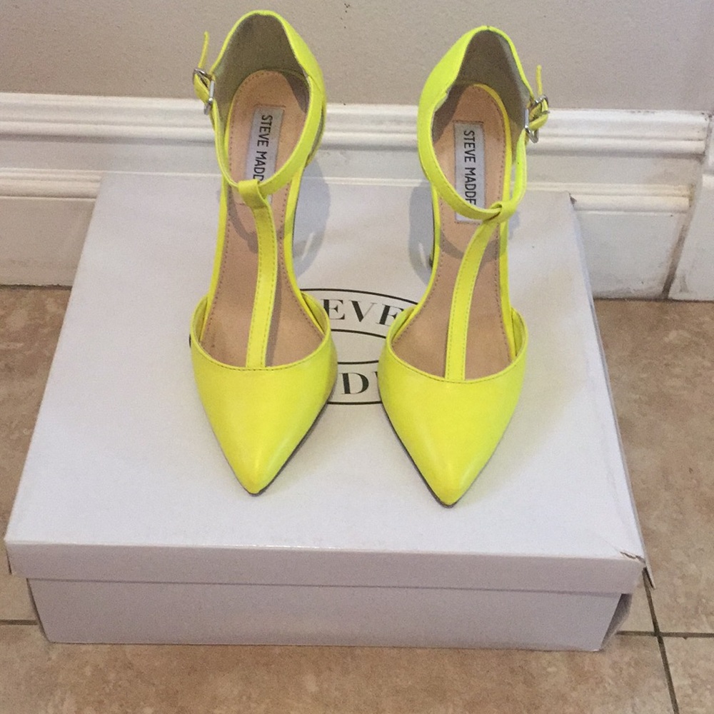 Steve Madden Neon Yellow heels size 6